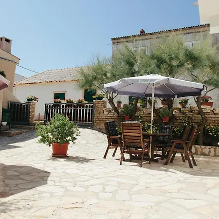 Haus Toni Apartament Ražanac