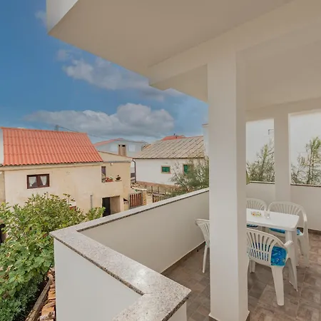 Appartement Haus Toni Ražanac