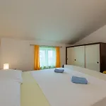 公寓 Haus Toni Ražanac