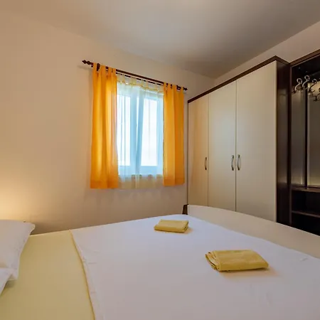 Haus Toni Apartment Razanac
