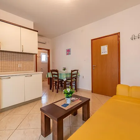 Haus Toni Apartment Razanac