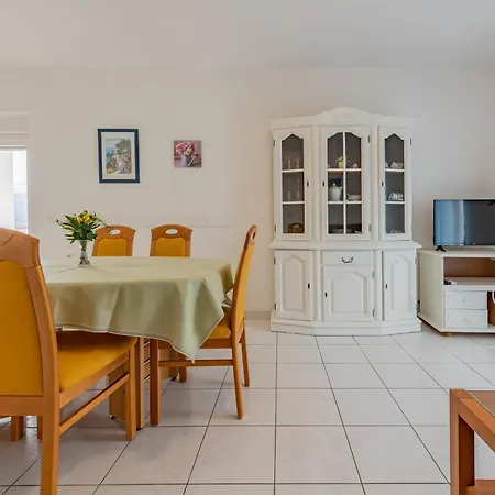 Haus Toni Apartment Razanac