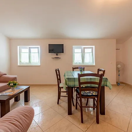 Apartment Haus Toni *
